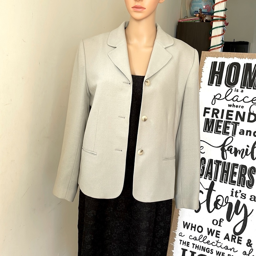 Beautiful Pastel Green 100% Wool Lightweight Blazer Suit Separates Size 10